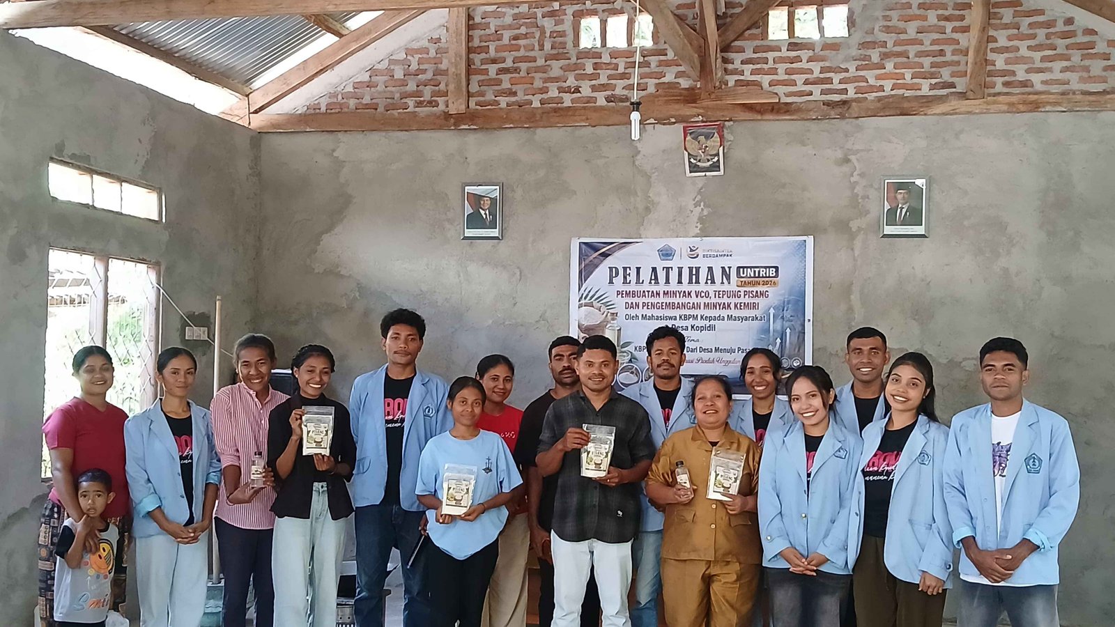 Mahasiswa KBPM Desa Kopidil Gelar Pelatihan Pembuatan Minyak VCO dan Tepung Pisang bagi Masyarakat