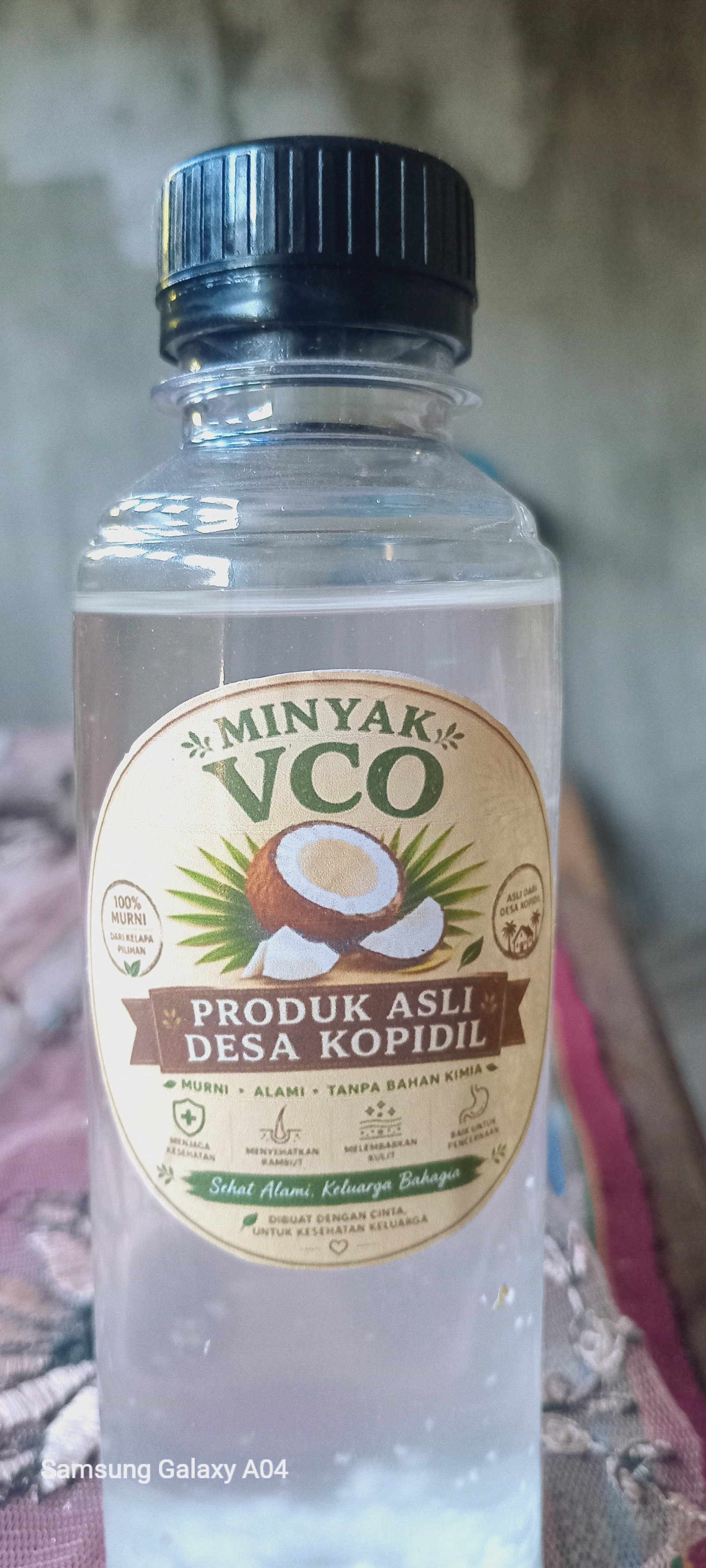 Tahap Percobaan Pembuatan Minyak VCO oleh Kelompok KBPM Desa Kopidil