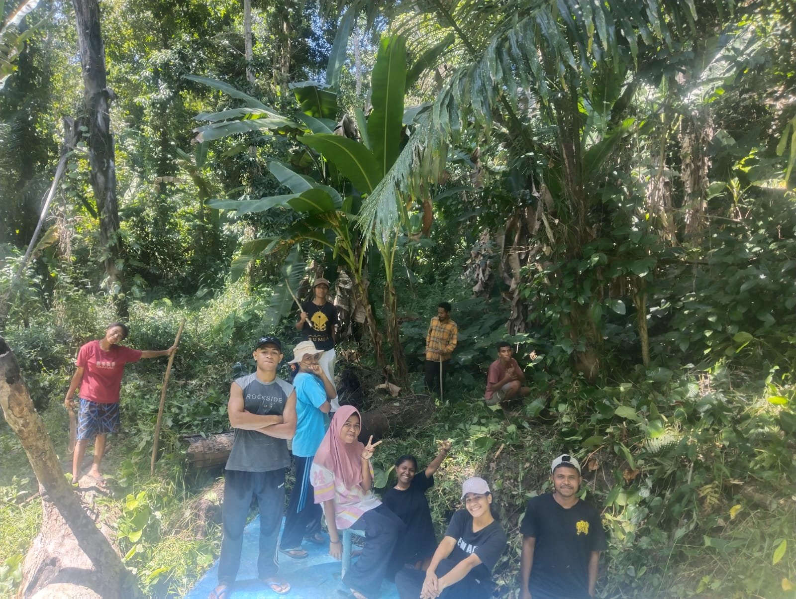 Pembersihan mata air di desa dapitau