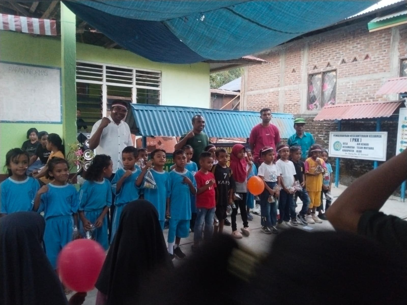 Mahasiswa KBPM bersama perangkat desa Airkenari menggelar perlombaan untuk memeriahkan HUT RI ke-81